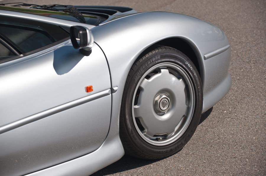  Jaguar XJ220 1993 года  (фото 15 из 28)